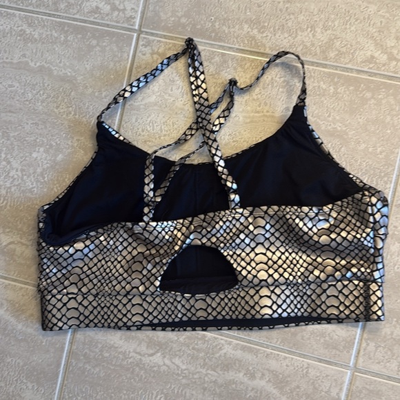 Tavi workout tops - Picture 4 of 4